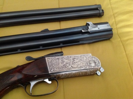 hola, vendo escopeta Krieghoff lujo de pichón y caza, con dos juegos de cañones ambos de 71, con selector 21