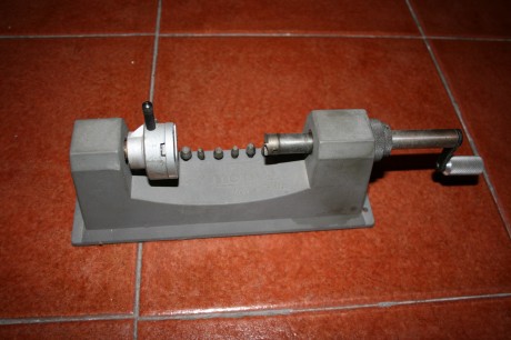 Vendo un trimer o recortador de vainas, marca Lyman, con sus pilot es buen estado, precio sin envio 50€. 00