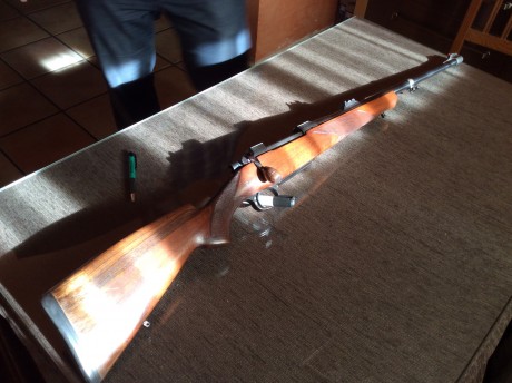 Vendo rifle con madera al aceite , cubrepunto tipo Holland , anilla portafusil , alza librillo , gatillo 02