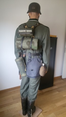 Se vende completo el uniforme del soldado alemán con el maniquí incluido, el uniforme es un replica exacta 01