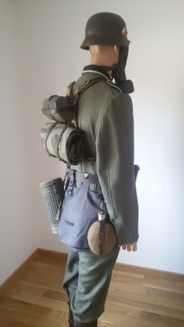 Se vende completo el uniforme del soldado alemán con el maniquí incluido, el uniforme es un replica exacta 00
