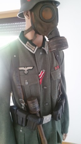 Se vende completo el uniforme del soldado alemán con el maniquí incluido, el uniforme es un replica exacta 12