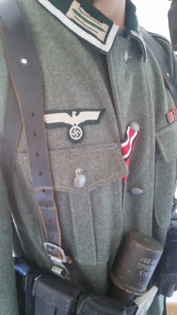 Se vende completo el uniforme del soldado alemán con el maniquí incluido, el uniforme es un replica exacta 22
