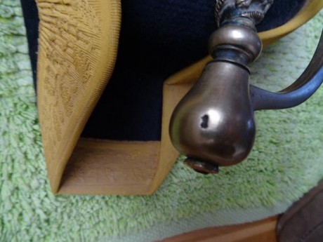 Saludos!!!!...acabo de adquirir una espada de ceñir Mod.1844 para suboficiales de la Guardia Civil.
Aunque 11