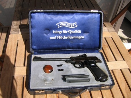 Buenos días.
Vendo pistola WALTHER lp53 con estuche original y contrapeso para el cañón, también original.
Precio: 01