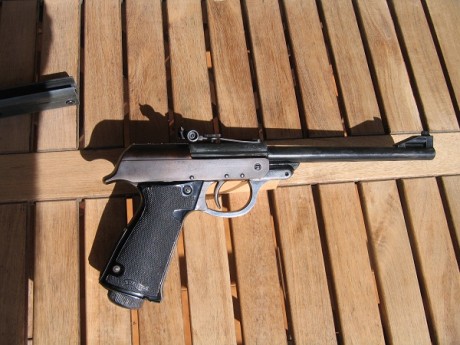 Buenos días.
Vendo pistola WALTHER lp53 con estuche original y contrapeso para el cañón, también original.
Precio: 12