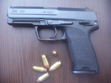 HOLA, PONGO EN VENTA MI HK USP DEL 45 ACP. EL LOTE ESTARIA COMPUESTO POR:
 -PISTOLA CON 4 CARGADORES Y 02