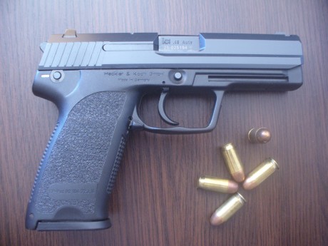 HOLA, PONGO EN VENTA MI HK USP DEL 45 ACP. EL LOTE ESTARIA COMPUESTO POR:
 -PISTOLA CON 4 CARGADORES Y 01