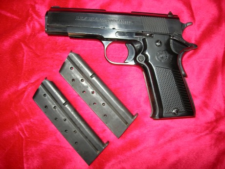 Vendo Pistola marca LLAMA modelo XI del calibre 9mmP con dos Cargadores.
Está guiada en F.
Puro acero 01