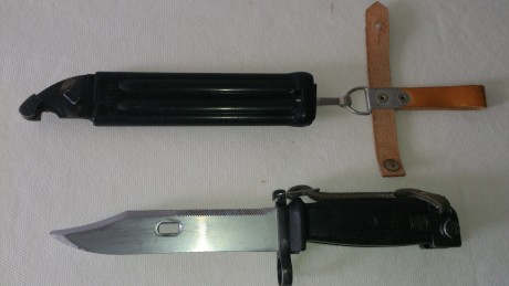 Hola, vendo bayoneta para el fusil de francotirador Zastava M-76 y el fusil Ak-47 modelo M-70. Está en 10