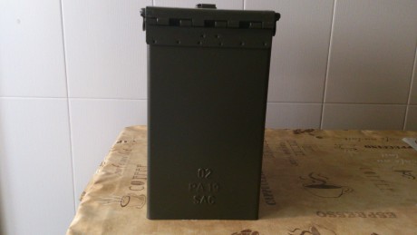 Hola, vendo caja vacía de munición militar en perfecto estado. Es mas grande de lo habitual ( las medidas 10