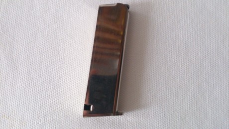 Hola, vendo cargador en excelente estado para la pistola Astra 4000 Falcon del calibre 9mm corto. Está 01