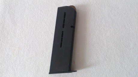 Hola, vendo cargador en excelente estado para la pistola Star Super A del calibre 9mm Largo. Está en Madrid. 02