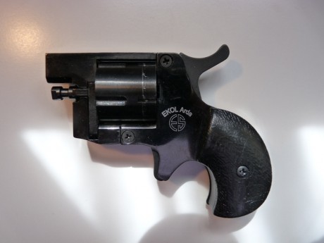 Muchachos....ya me he hecho con el minirevolver.....
Esta Semana Santa en Benidorm...en la armeria EUROPA....que 01