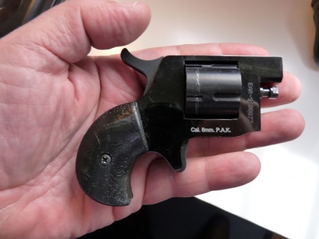 Muchachos....ya me he hecho con el minirevolver.....
Esta Semana Santa en Benidorm...en la armeria EUROPA....que 00