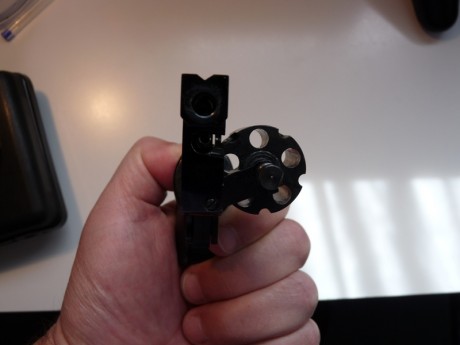 Muchachos....ya me he hecho con el minirevolver.....
Esta Semana Santa en Benidorm...en la armeria EUROPA....que 21
