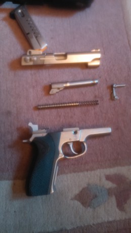 Vendo S&W 5906. 4 pulgadas. 9 mm parabellum

Un cargador y estuche.

Adquirida a un compañero.

Muy 00
