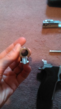 Vendo S&W 5906. 4 pulgadas. 9 mm parabellum

Un cargador y estuche.

Adquirida a un compañero.

Muy 12