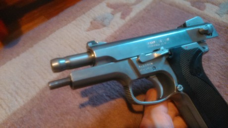 Vendo S&W 5906. 4 pulgadas. 9 mm parabellum

Un cargador y estuche.

Adquirida a un compañero.

Muy 11