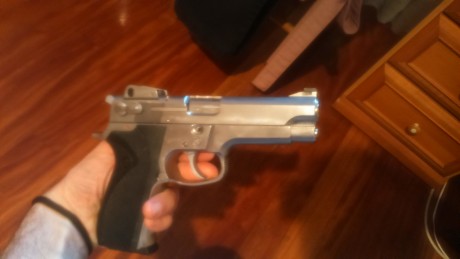 Vendo S&W 5906. 4 pulgadas. 9 mm parabellum

Un cargador y estuche.

Adquirida a un compañero.

Muy 22