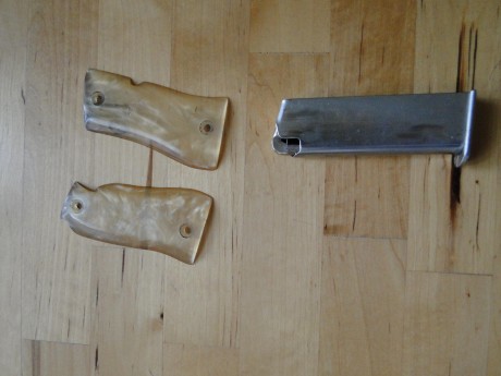 Se venden cachas y cargador, ambos originales de pistola Star starfire
55€
Envio incluido. 00