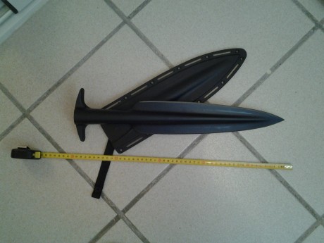 Vendo punta de lanza Coldsteel con funda de polímero. Esta nueva sin uso. La vendo por no usarla, es una 00