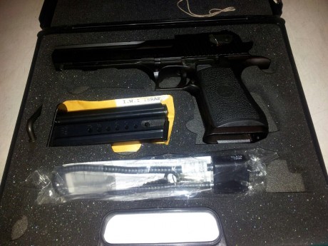 Eso un arma q no necesita  presetacion arma en perfecto estado esta en vitoria precio 999+portes 01