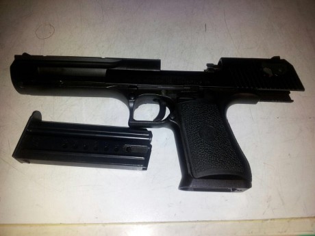Eso un arma q no necesita  presetacion arma en perfecto estado esta en vitoria precio 999+portes 00