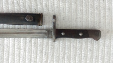 Vendo bayoneta MAUSER chilena por 50 euros, gastos de envío en península incluidos. Esta en buen estado. 01