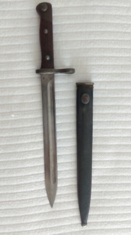 Vendo bayoneta MAUSER chilena por 50 euros, gastos de envío en península incluidos. Esta en buen estado. 00
