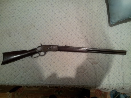Winchester de repetición modelo 1873. Su cañón es octogonal y este es el modelo deportivo, tiene capacidad 02