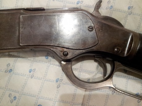 Winchester de repetición modelo 1873. Su cañón es octogonal y este es el modelo deportivo, tiene capacidad 01