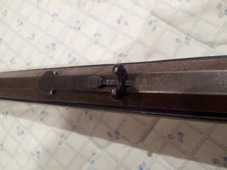 Winchester de repetición modelo 1873. Su cañón es octogonal y este es el modelo deportivo, tiene capacidad 10