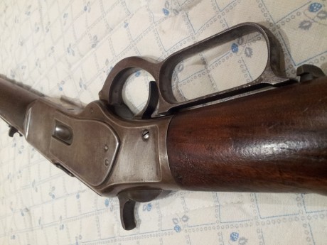 Winchester de repetición modelo 1873. Su cañón es octogonal y este es el modelo deportivo, tiene capacidad 31