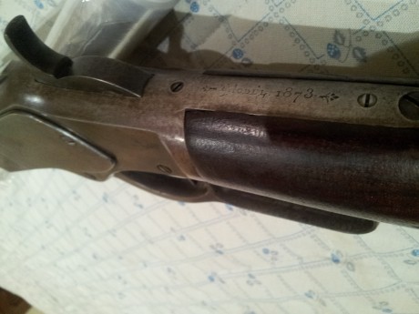 Winchester de repetición modelo 1873. Su cañón es octogonal y este es el modelo deportivo, tiene capacidad 42