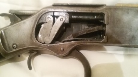 Winchester de repetición modelo 1873. Su cañón es octogonal y este es el modelo deportivo, tiene capacidad 40