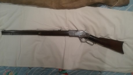 Winchester de repetición modelo 1873. Su cañón es octogonal y este es el modelo deportivo, tiene capacidad 51