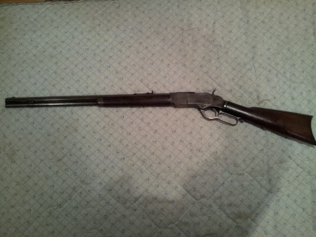 Winchester de repetición modelo 1873. Su cañón es octogonal y este es el modelo deportivo, tiene capacidad 60