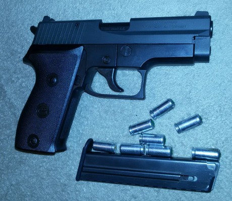   Hola chicos.

Pongo a la venta esta preciosa pistola detonadora/fogueo alemana clásica, 
modelo descatalogado 12