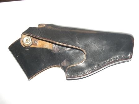 Vendo funda de cuero para pistola STAR BM. Hecha por un guarnicionero de Úbeda. 15€ + gastos de envío. 01