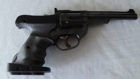 VENDO REVOLVER ASTRA MACHT 38 - 6"  Esta el gatillo finísimo pero con su peso pido 160€ con portes 32