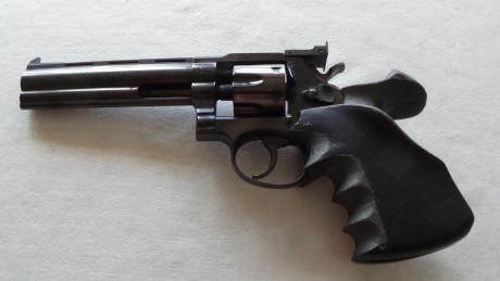 Vendo revolver llama olimpic es una maquina de hacer dieces me cambio de categoria y me tengo que quitar 02