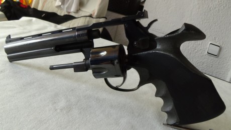 Vendo revolver llama olimpic es una maquina de hacer dieces me cambio de categoria y me tengo que quitar 00