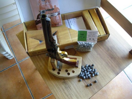  IMGP8658.JPG DE NUEVO pongo al aventa este revolver POLICE 1862   calibre 36 5 disparos  regalo 100 bolas 01