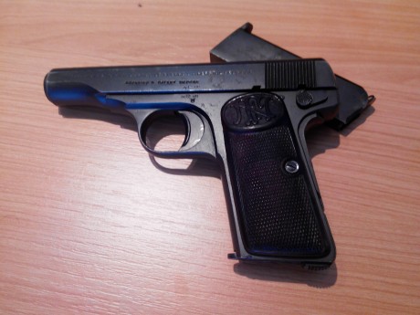 Saludos,

Vendo estas dos armas:

FN1910 cal 9 Corto. En muy buen estado, funciona perfectamente. Pavon 01