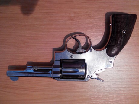 Saludos,

Vendo estas dos armas:

FN1910 cal 9 Corto. En muy buen estado, funciona perfectamente. Pavon 10