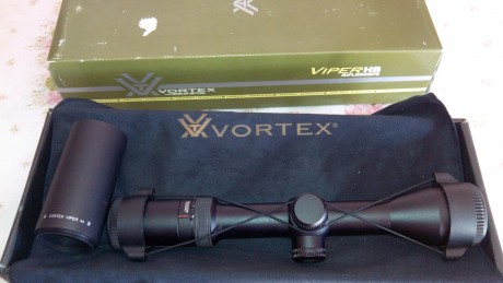 Hola, por no darle uso, ya que lleva en su caja más de dos años y unos seis meses montado en un Ruger 02
