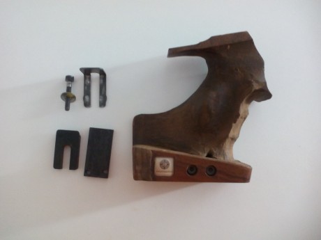 Vendo cacha para Steyr LP10 diestra talla M, retocada y pasada a L
Es la cacha ideal para experimentar 01