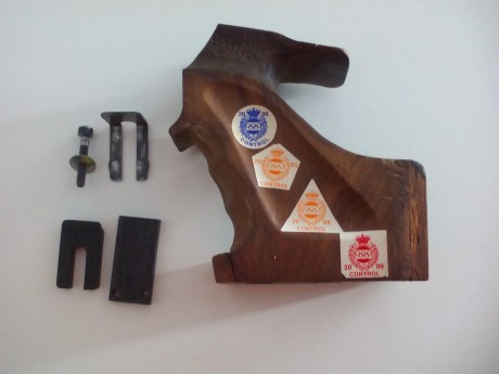 Vendo cacha para Steyr LP10 diestra talla M, retocada y pasada a L
Es la cacha ideal para experimentar 00