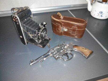 Saludos,

Vendo estas dos armas:

FN1910 cal 9 Corto. En muy buen estado, funciona perfectamente. Pavon 60
